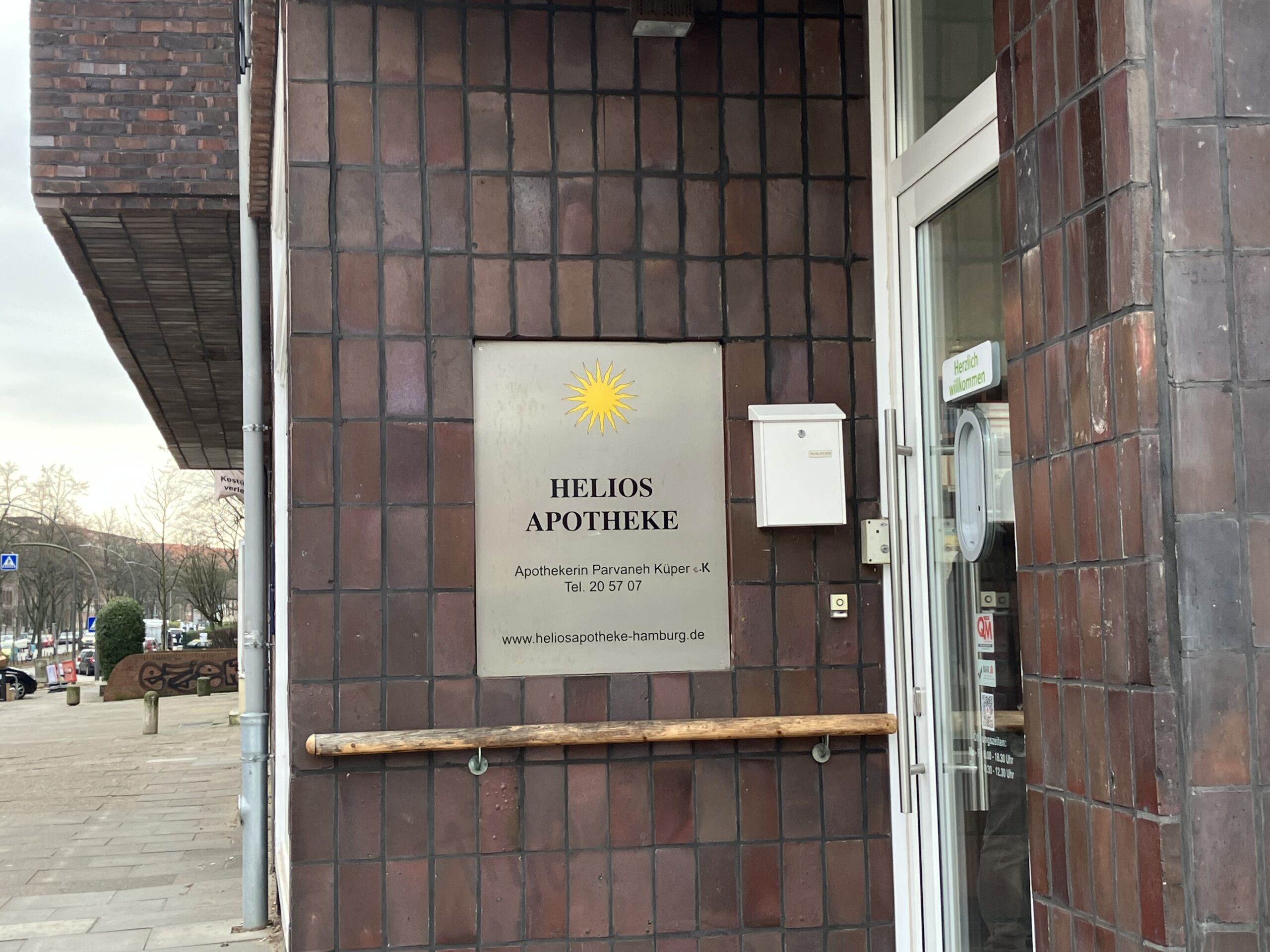 Apotheke außen 2